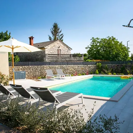 Holiday House Ladonja With A Private Pool * ベール