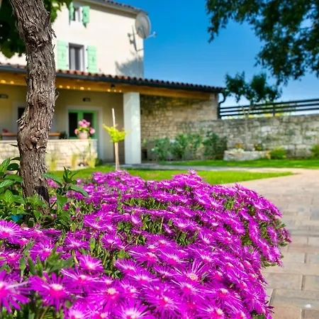 Holiday House Ladonja With A Private Pool ベール