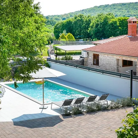 Holiday House Ladonja With A Private Pool 別荘