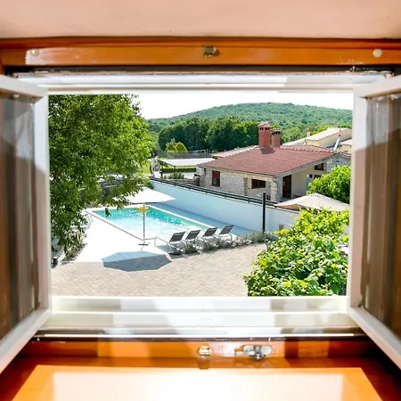 Holiday House Ladonja With A Private Pool בית נופש באלה