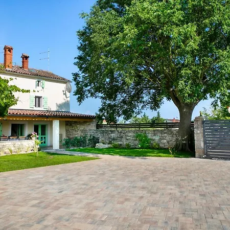 בית נופש Holiday House Ladonja With A Private Pool