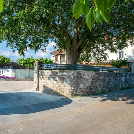 Holiday House Ladonja With A Private Pool 別荘 *