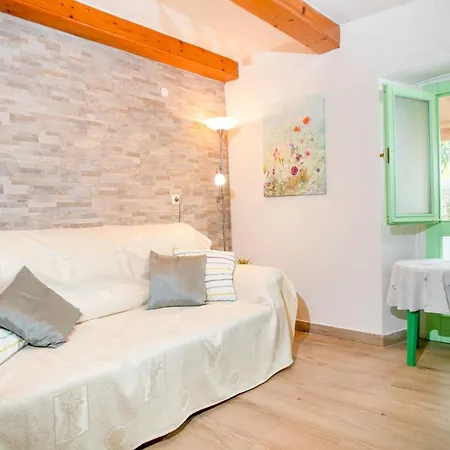 別荘 Holiday House Ladonja With A Private Pool