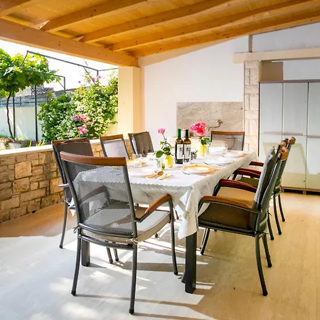 Holiday House Ladonja With A Private Pool ベール